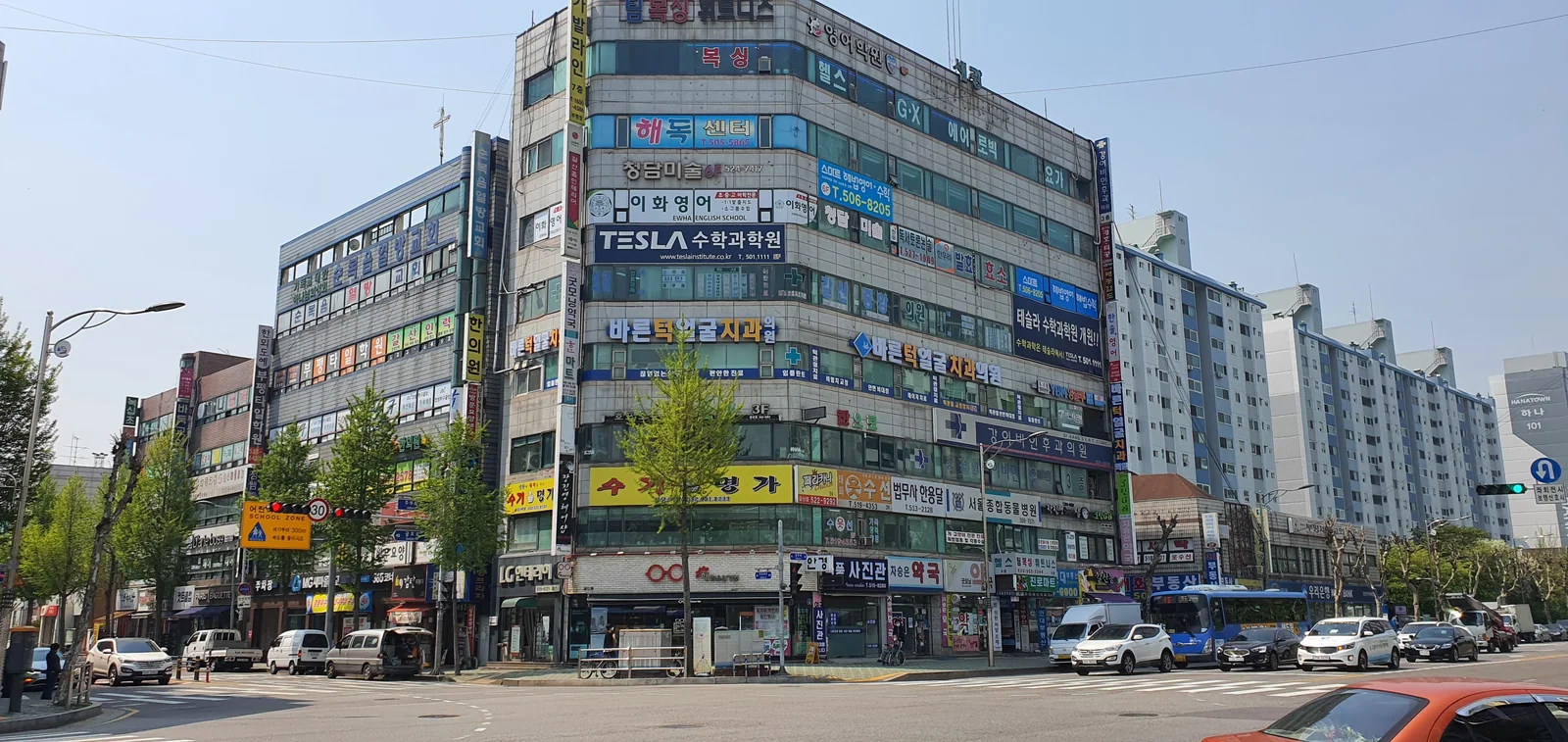 바른턱얼굴치과의원이 입주한 세광프라자 건물 낮 전경 — 인천 부평구 굴포로 42, 4층에 ‘바른턱얼굴치과’ 간판